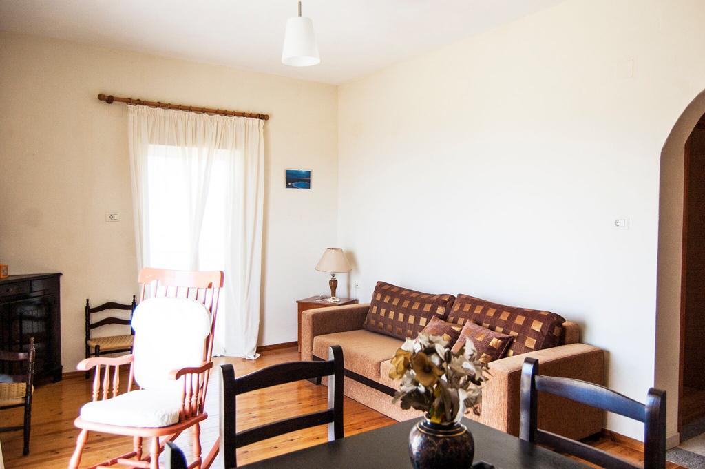 Janakis Apartments Himare Esterno foto