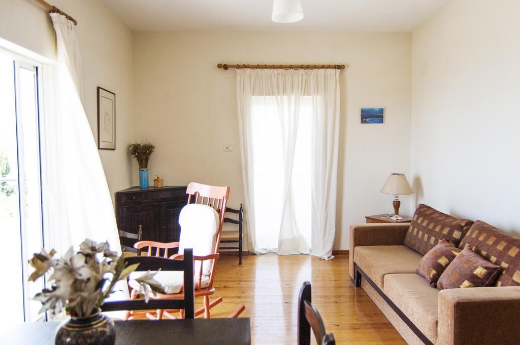 Janakis Apartments Himare Esterno foto