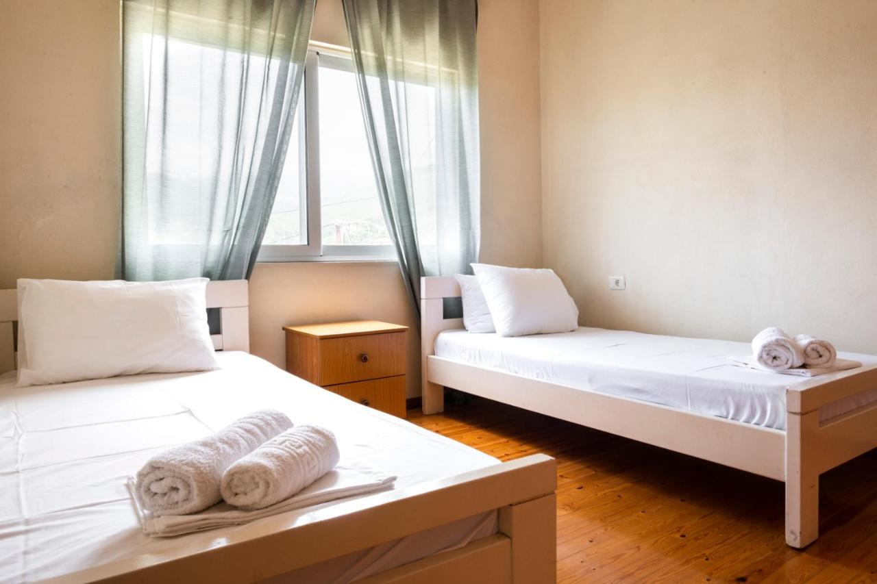 Janakis Apartments Himare Esterno foto