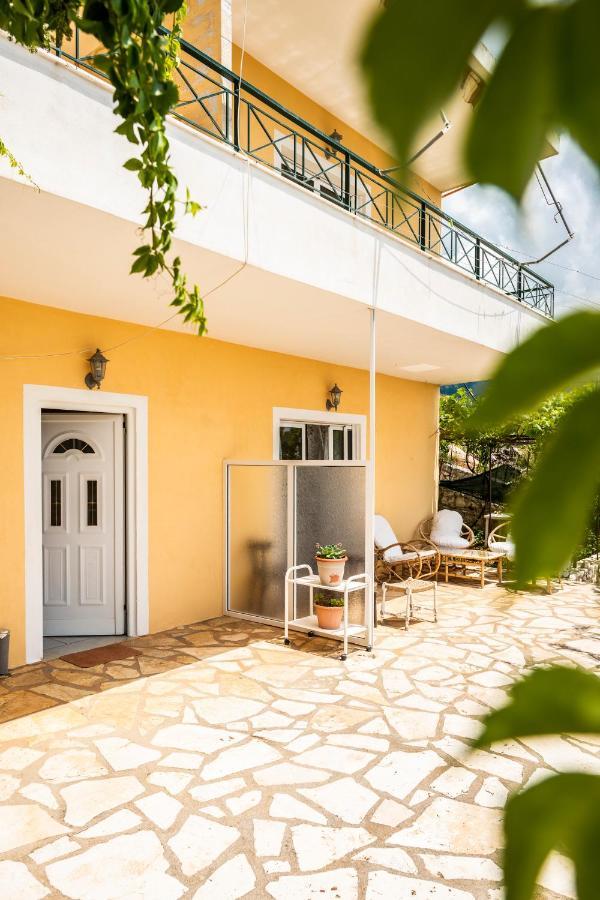 Janakis Apartments Himare Esterno foto
