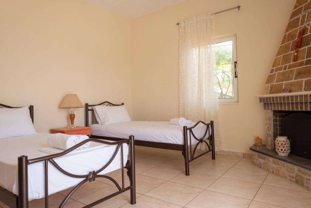 Janakis Apartments Himare Esterno foto
