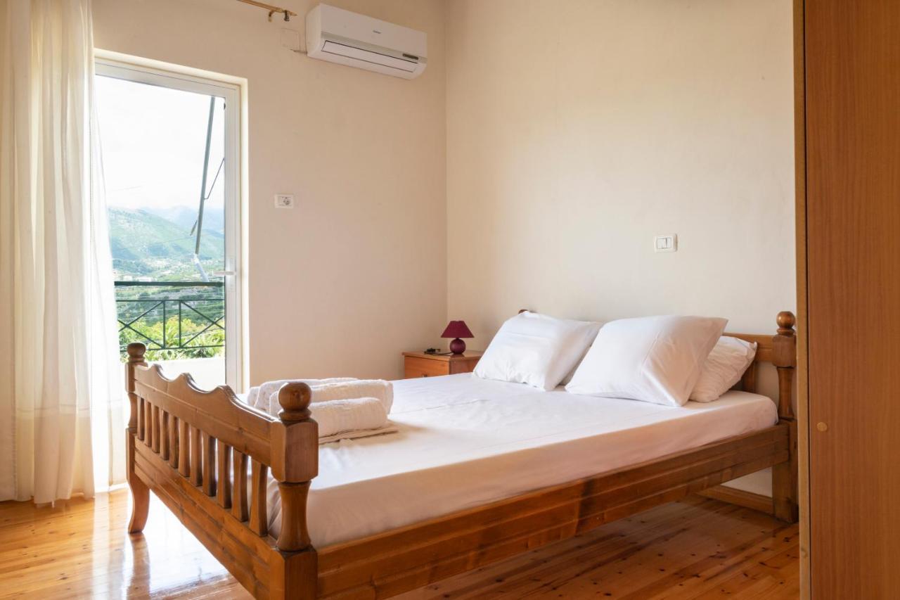 Janakis Apartments Himare Esterno foto