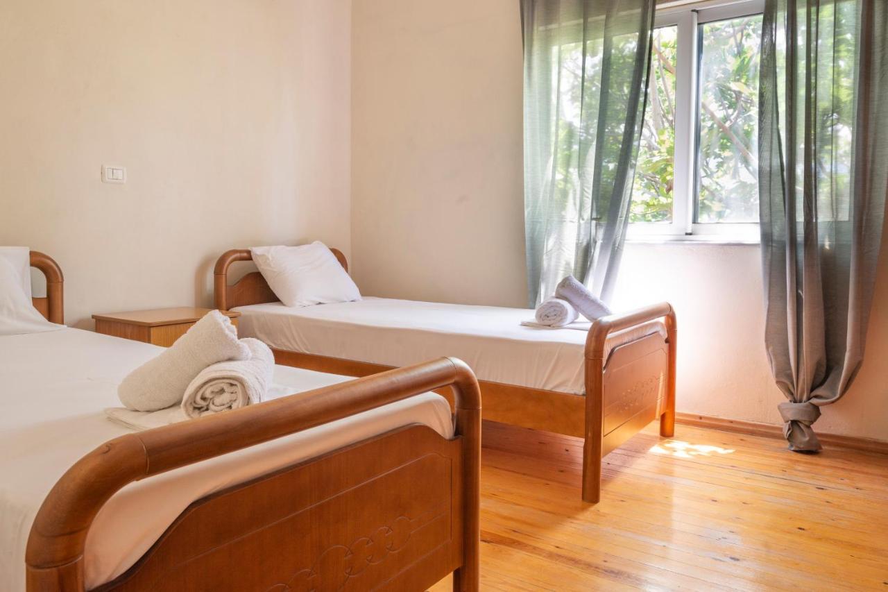 Janakis Apartments Himare Esterno foto